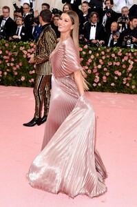 [1147436600] The 2019 Met Gala Celebrating Camp - Notes On Fashion - Arrivals.jpg