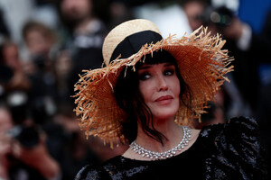 Isabelle+Adjani+Le+Belle+Epoque+Red+Carpet+fWnV1GNb11Fx.jpg