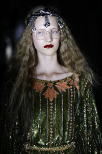 75154982_GucciCruise2020RunwayzDT8_45EnPfx.thumb.jpg.f0c65db8d3639ed5ba9942af280bd993.jpg