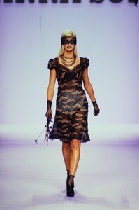 752670906_anna-sui-ss-1995(2).thumb.jpg.7685db1354abdf30cc3bec1668a9e6bf.jpg