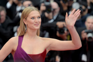 Toni+Garrn+Les+Plus+Belles+Annees+Une+Vie+rmy_zcU913Wx.jpg