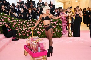 [1147406438] The 2019 Met Gala Celebrating Camp - Notes on Fashion - Arrivals.jpg