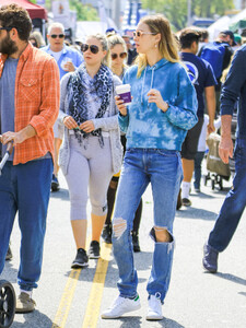 Whitney+Port+shopping+Farmer+Market+Studio+ZPjFVvd9kpKx.jpg