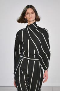 782590322_NoonNoorRunwayFebruary2019NewYorkFashionJUEwb6vdoHNx.thumb.jpg.c8e98807ef5dfe7119be4ae09ff362d6.jpg