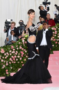 [1147437825] The 2019 Met Gala Celebrating Camp - Notes on Fashion - Arrivals.jpg