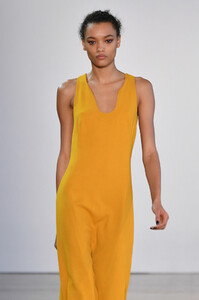 792525465_NoonNoorRunwayFebruary2019NewYorkFashioniRKEkd_qa6Tx.thumb.jpg.8f941ee2c646e92f911cc48c7cfd7527.jpg