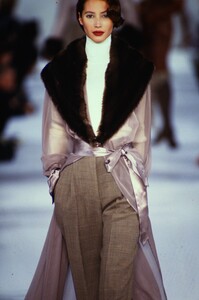 802583271_isaac-mizrahi-fw-1993(2).thumb.jpg.fdeabdd3905f0070bb56471bceef48fa.jpg