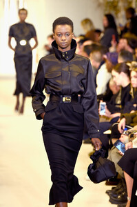 806375512_BrandonMaxwellRunwayFebruary2019NewYorkJAL2pyHqo4yx.thumb.jpg.449d730e499ea3ed6b565ca87530cdb0.jpg