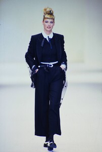 816955124_blumarine-fw-1994(21).thumb.jpg.94d302cf532c47e9cac70ebe81b37d4b.jpg