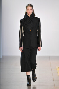 827069172_NoonNoorRunwayFebruary2019NewYorkFashion_iJrSwBYGRdx.thumb.jpg.1ca51069539e587aad839e44c92c558c.jpg