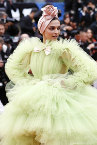 Deepika+Padukone+Pain+Glory+Dolor+Y+Gloria+PY1vDaXGvrHx.jpg
