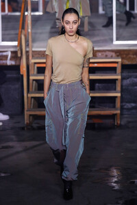 840055422_JohnElliottRunwayFebruary2019NewYorkUrqlCQOtSBSx.thumb.jpg.3cbb5ae4b3bdd0cee643b7d857d805b3.jpg
