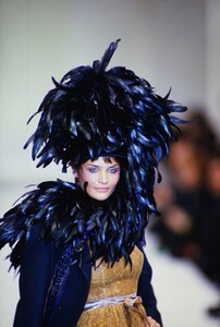 844682899_blumarine-fw-1994(31).thumb.jpg.e9e2fcc05643a4e2452570fe4dc4c98a.jpg