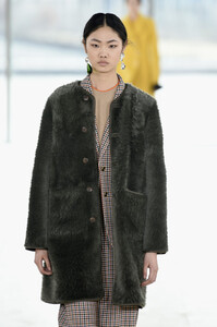 849777380_ToryBurchFallWinter2019FashionShowRunwaycgis8t-4VJ1x.thumb.jpg.6fcf9d147661223f6e63ba07924d87d9.jpg