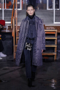 850139551_JohnElliottRunwayFebruary2019NewYorkk8n-ndGElFJx.thumb.jpg.0f32ed68976aaefbcaddc1f2924bb5be.jpg
