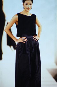 851940400_adrienne-vittadini-fw-1993(4).thumb.jpg.9b9ea5a8057fd8375ae483b26aa379b5.jpg