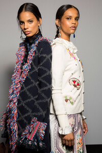 862334504_tory-burch-bks-g-rf19-5299(1).thumb.jpg.9931bbbeb4e221984bef5cb31c42ae28.jpg