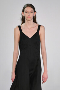 86837095_NoonNoorRunwayFebruary2019NewYorkFashionFrw95yqvdZ2x.thumb.jpg.773b8d6715cd3eb40e1e9beb93444447.jpg