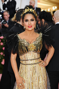 874101418_SalmaHayek2019MetGalaCelebratingCampU-3HETnrhaxx.thumb.jpg.43d0b8b35df99fcbc7fa695297a9e7e2.jpg