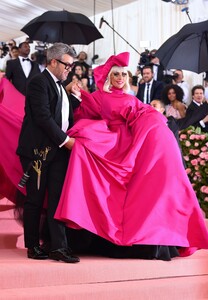 [1147404889] The 2019 Met Gala Celebrating Camp - Notes on Fashion - Arrivals.jpg