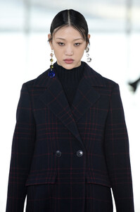 876957_ToryBurchFallWinter2019FashionShowRunwaySn3qgm4yO5lx.thumb.jpg.5456856f39afbec9b6f51ff1b3cbd235.jpg