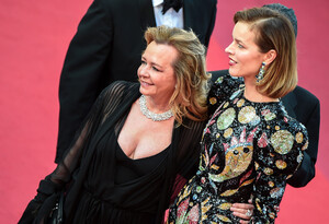 Eva+Herzigova+Rocketman+Red+Carpet+72nd+Annual+b_PeIKHoQPKx.jpg