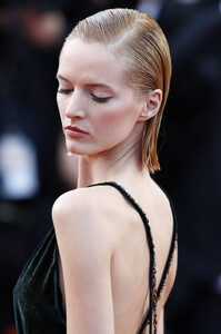 Daria+Strokous+Rocketman+Red+Carpet+72nd+Annual+d7QDI9OzLtsx.jpg