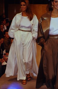 90083749_perry-ellis-ss-1989(4).thumb.jpg.eae95e4382bb4e8ad55ec2bcd20cb979.jpg