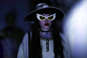 909371528_GucciCruise2020Runway_CtDaXg0zixx.thumb.jpg.e4fbfc585b9ef6015caf12cf8d60580c.jpg