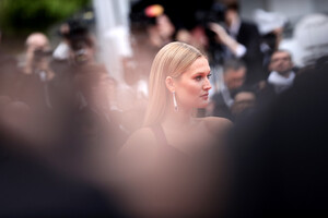 Toni+Garrn+Les+Plus+Belles+Annees+Une+Vie+tm8L9esPOIvx.jpg