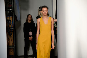 917118504_NoonNoorBackstageFebruary2019NewYorkuOqhXrowOzwx.thumb.jpg.eecd3b92dcadd3da61d48a23025b69d0.jpg