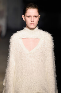 920929647_DionLeeRunwayFebruary2019NewYorkFashionQ4AZfO4e64zx.thumb.jpg.78ad1a6c1acc97700974e691cf952288.jpg