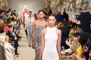 923621121_BrandonMaxwellRunwayFebruary2019NewYorkXYEkiaDR_pcx.thumb.jpg.788875517eef429923cda096a38795b1.jpg