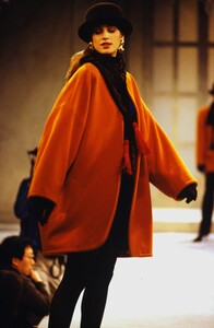 926733086_anne-klein-fw-1990(10).thumb.jpg.164d8a890359cae641415eff6f5bf08d.jpg