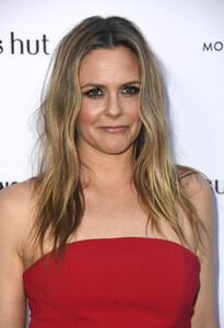 Alicia+Silverstone+Daily+Front+Row+5th+Annual+78jaPrw4gt8x.jpg