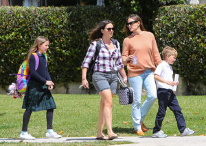 Jennifer+Garner+out+and+about+jJ9hqdB1n3Vx.jpg