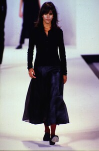 94217572_betty-jackson-fw-1996(6).thumb.jpg.e67113cfa7774d49e19e06e67e2b2305.jpg