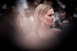 Toni+Garrn+Colour+Alternative+View+72nd+Annual+KMjFSv7s5pvx.jpg