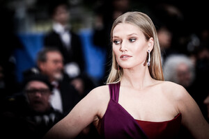 Toni+Garrn+Colour+Alternative+View+72nd+Annual+OK4nOI3xK5ex.jpg