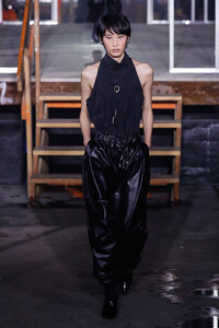 974540100_JohnElliottRunwayFebruary2019NewYork3C7YU3kzFGix.thumb.jpg.2e96e5e842f29cd690f879584c98b4b5.jpg