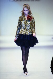 977636599_blumarine-fw-1994(25).thumb.jpg.b4e5c48bcd969e8865ce04ae86f6ec7f.jpg