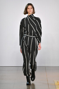 995389898_NoonNoorRunwayFebruary2019NewYorkFashionTaN5DGpU2E7x.thumb.jpg.fc029475965321cfda4b9f9347017930.jpg