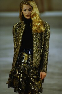 997405755_bill-blass-fw-1991(3).thumb.jpg.d0932fabe8b9c98266a34e37d7b39df6.jpg