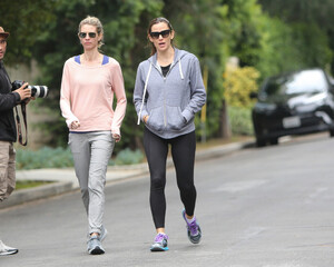 Jennifer+Garner+out+and+about+H_d87-Cezc1x.jpg