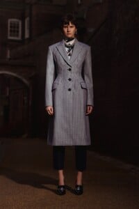 Alexander-McQueen-pre-fall-2019-collection-the-impression-001.thumb.jpg.def5bdcdfb658deaca194f58a159d1f5.jpg
