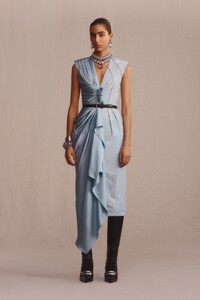 Alexander-McQueen-pre-fall-2019-collection-the-impression-002.thumb.jpg.cb2bf69ccea8205a75e7dc4a32e36b41.jpg
