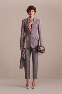 Alexander-McQueen-pre-fall-2019-collection-the-impression-005.thumb.jpg.e7c5849f26dc18cbaf688b03a7125701.jpg