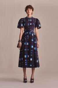 Alexander-McQueen-pre-fall-2019-collection-the-impression-017.thumb.jpg.5992e29a9f175779f36df2b8efb36ccf.jpg