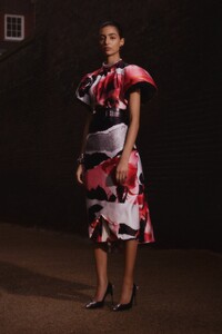Alexander-McQueen-pre-fall-2019-collection-the-impression-021.thumb.jpg.09e5d5ffcd5bc3d3b6880087206c00d2.jpg