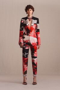 Alexander-McQueen-pre-fall-2019-collection-the-impression-022.thumb.jpg.70fbbf8ffec61c28beba7ae524c2e0cf.jpg